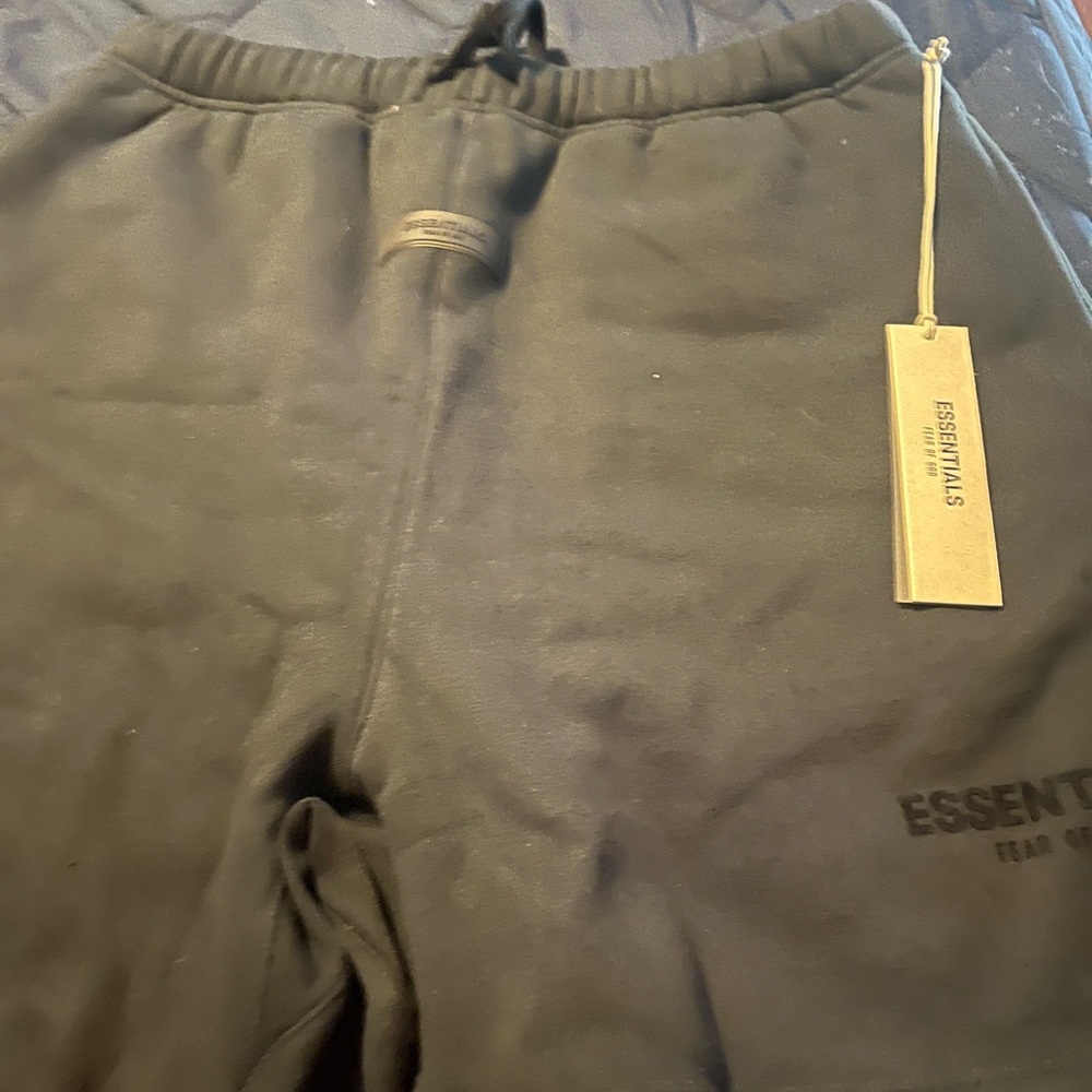 Essentials Fear of God Black Shorts